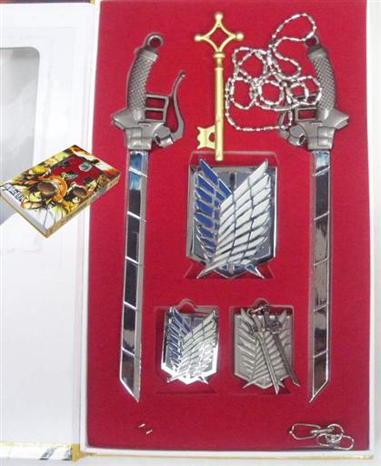 ATAQUE A LOS TITANES SET 5 COLGANTES Y 1 PIN ATAQUE A LOS TITANES SET 5 COLGANTES Y 1 PIN