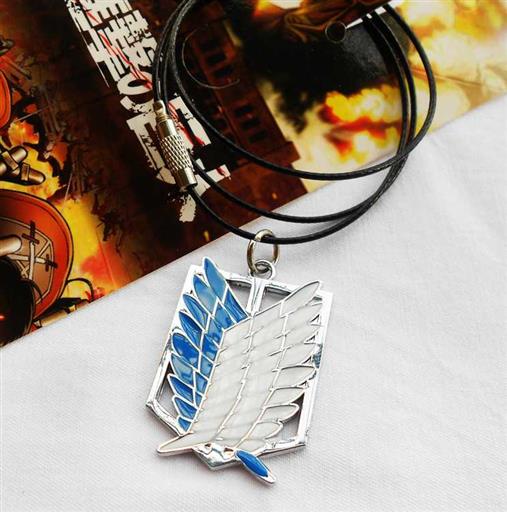 ATAQUE A LOS TITANES COLGANTE ESCUDO ALAS ATAQUE A LOS TITANES COLGANTE ESCUDO ALAS